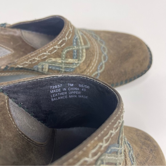 Clark’s Artisan Women’s 7 Brown Green Leather Western Stitched Comfort Clogs - Picture 13 of 14